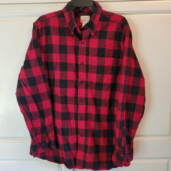 L.L. Bean Red Black Scotch Plaid Flannel Long Sleeve Button Up Shirt - Picture 2 of 5